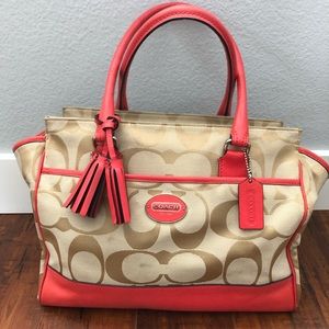 Pink Coach handbag pattern/leather